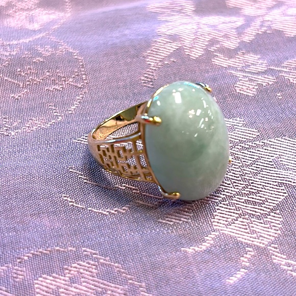 14K Gold and Jade Size 7.5 Ring